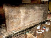 Il piano dell' antico banco da lavoro prima del restauro