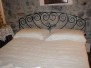 AR022 Sopraluce antico divenuto testiera di letto.