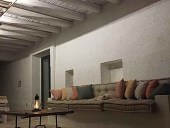 6) Il riuso dell'antina come tavolino in sala