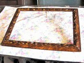 Cornice antica dorata, laccata e marmorizzata dopo il restauro