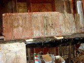 L' Altro battente del portone antico prima del restauro