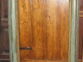 La grande cornice antica trasformata in laccata.