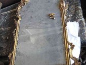 La specchiera antica dorata prima del restauro
