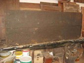 Piano del banco da lavoro antico prima del restauro