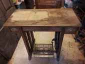 Macchina da cucire antica da restaurare