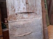 Porta antica da stalla in ferro e legno