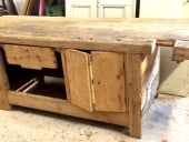 Banco antico durante il restauro