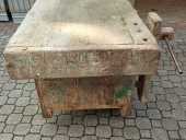 Banco antico; vista laterale