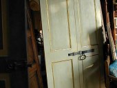 Porta in avorio con filetto a foglia d'oro.