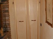 Porta vecchia restaurata e finita a laccatura.