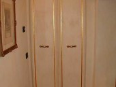 Piccola porta vecchia laccata a mano