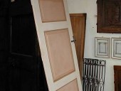 3)Porta vecchia laccata.