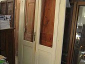 Grande porta Liberty prima della rilaccatura e del restauro