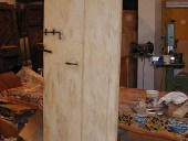 Vecchia porta di case di campagna, laccata a mano ed anticata.