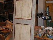 Vecchia porta di cascine e rustici, laccata a mano.