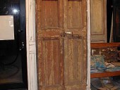 Una delle due vecchie porte allungate