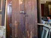 Porta vecchia nella vista posteriore