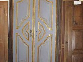 Porta antica laccata restaurata in colore grigio