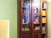 Da porta antica a giorno a mobile libreria