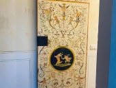 Porta antica decorata e dipinta