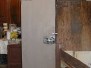 LAO24 Vecchia porta laccata