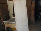 La piccola porta vecchia prima del restauro