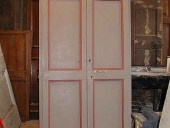 Vecchia porta restaurata e laccata