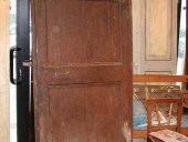 Lato interno porta antica in quercia.