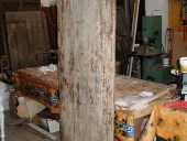 La porta prima dell'intervento di restauro