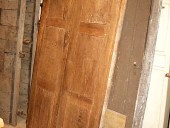 Porta in noce prima del restauro