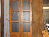 Porta antica per ambienti moderni restaurata.