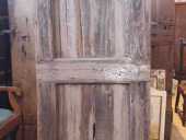Porta antica rustica vista posteriore