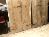 Coppia porte antiche di montagna retro