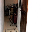 Una delle 2 porte in noce restaurata inserita nell'interno