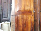L' Altra porta in noce restaurata