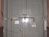Portone antico nella vista posteriore prima del restauro