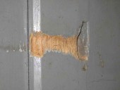 Dettaglio interno del portone antico.