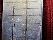11) Portone antico per arredare interni moderni minimalisti e industrial style 11) Portone antico per arredare interni moderni minimalisti e industrial style