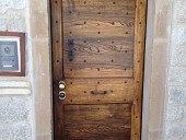 Il rivestimento del portoncino blindato dopo la finitura ed il montaggio.