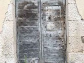 Portoncino antico sardo diventa porta interna di un bagno