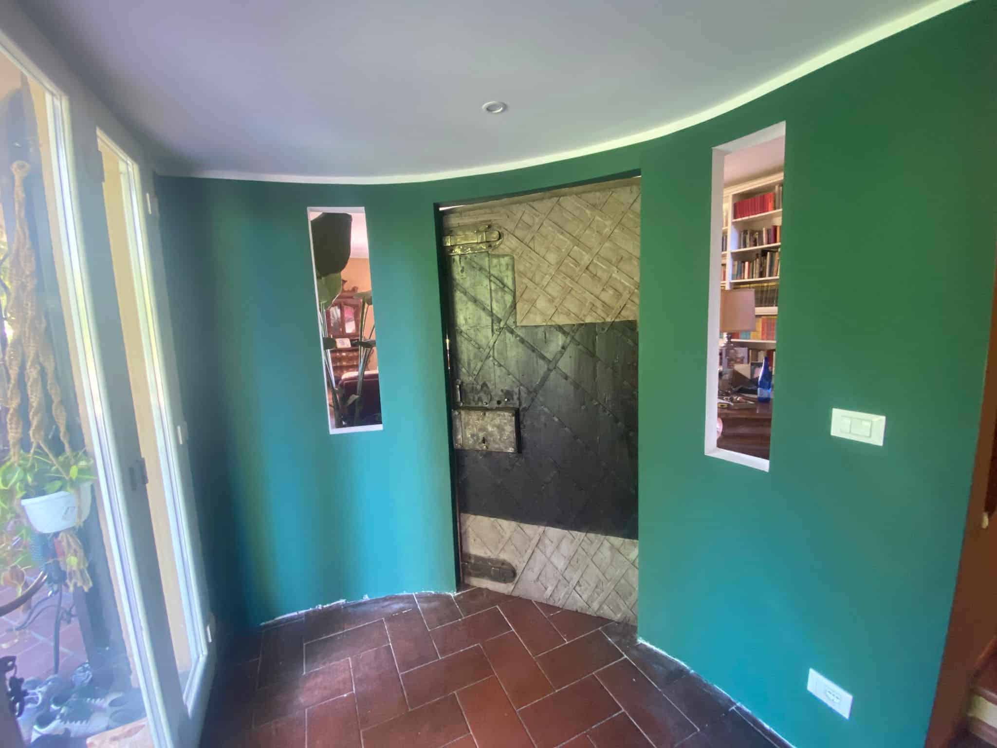 Portone antico restaurato arreda interno