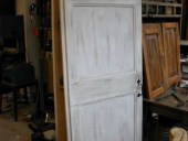 Altra vista di porta vecchia in Shabby Chic Naturale.