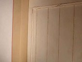 Porta vecchia in shabby collocata ed ambientata