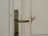 La porta Liberty dopo la laccatura a mano e lo Shabby.