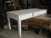 Tavolo rettangolare trasformato in shabby chic naturale