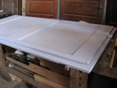 Dopo la falegnameria la laccatura in lavanda lillà