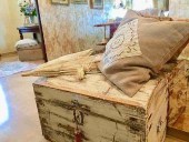 Il baule in shabby arreda un interno