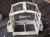 Gabbietta antica in legno trasformata in shabby chic