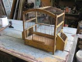 La gabbietta antica per uccellini prima dello shabby