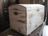 Baule trasformato e finito in shabby chic naturale